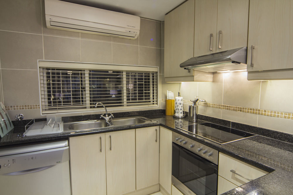 14 The Shades - By Stay In Umhlanga Durban Bagian luar foto